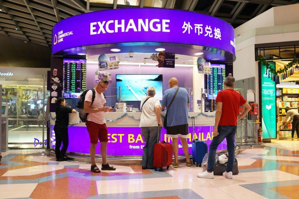 airport exchange bureau with travellers