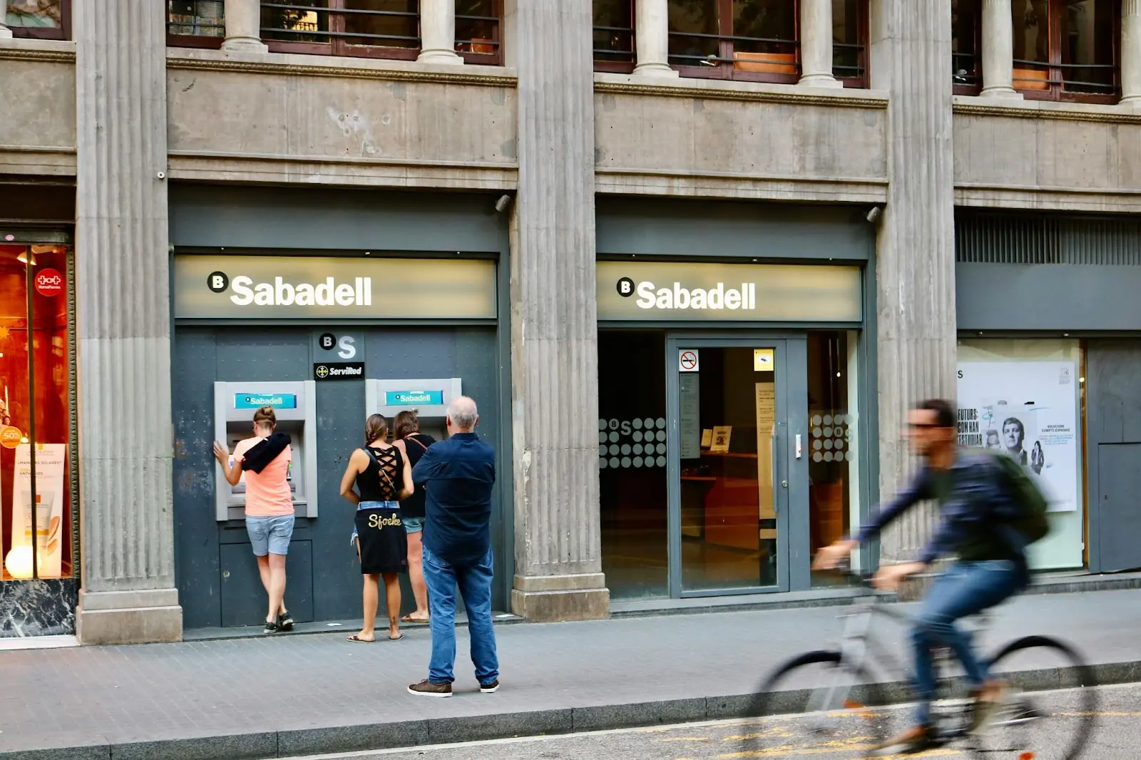 Banc Sabadell, Rambla de los Capuchinos, Barcelona, España