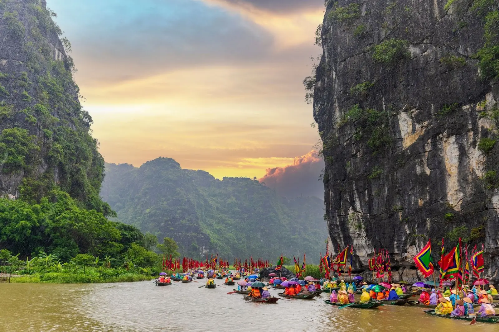 Trang An ( Ninh Binh, Vietnam) - The unesco world heritage site